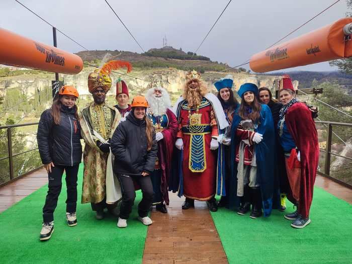 Los Reyes Magos conquistan el cielo de Cuenca