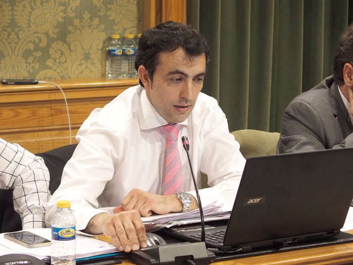 Piden la dimisión del portavoz del PP en el Ayuntamiento por insultar a la portavoz socialista