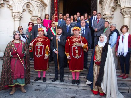 El Pendón de Alfonso VIII regresa a la Catedral donde será custodiado