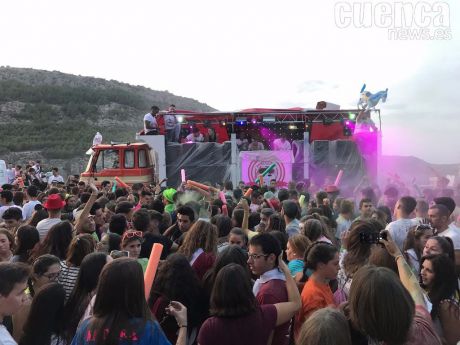 Video | Pasodobles, ambiente de peñas, vaquilla y toro de fuego