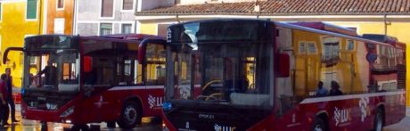 La capital estrena dos nuevos autobuses urbanos