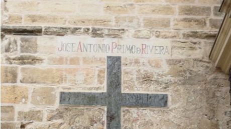 El Obispado acata la sentencia y retirará símbolos franquistas de la Catedral
