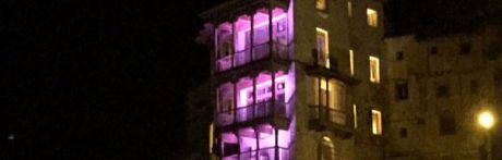 Las Casas Colgadas se iluminarán esta noche de color rosa con motivo del Día Internacional de la Niña