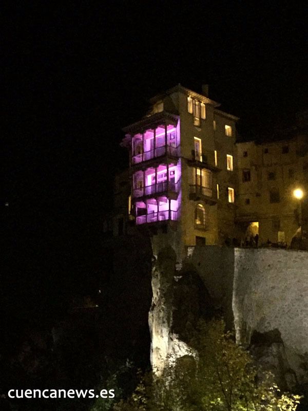 Las Casas Colgadas se iluminarán esta noche de color rosa con motivo del Día Internacional de la Niña