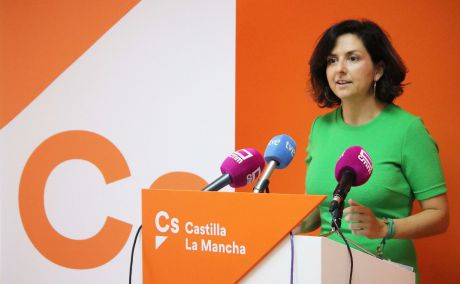 Orlena De Miguel: “Le pedimos al Gobierno Central que tome medidas y devuelva el Gobierno catalán a la senda de la legalidad. España no puede aceptar este chantaje”