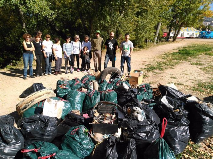 400 kg de basura recogidos en las márgenes del Júcar y el Moscas