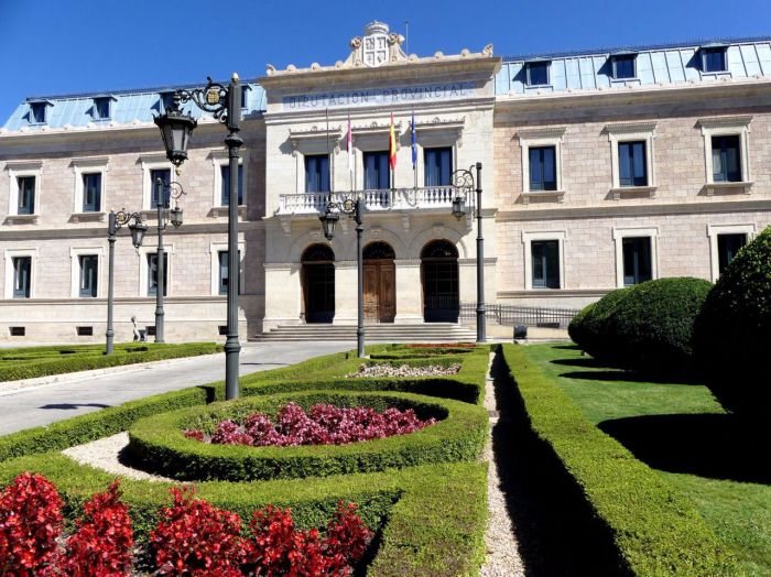 Diputación destina por segundo año consecutivo 500.000 euros a instalaciones municipales de la provincia