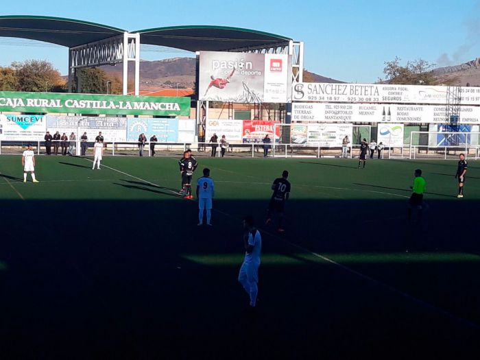 El Mora CF pone fin a la racha positiva del Conquense (2-1)