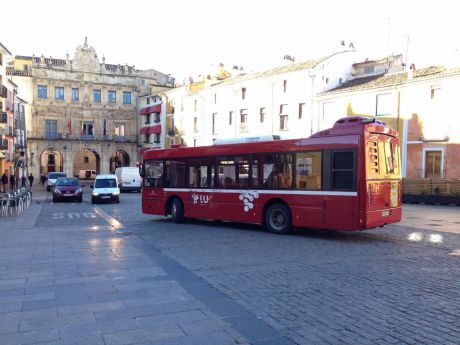 Los autobuses lanzadera para reforzar la conexión a la Estación del AVE y Casco Antiguo comienzan hoy a funcionar