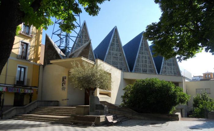 La Iglesia de San Esteban acogió esta mañana el funeral de Vicente Acebedo