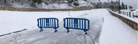 Cortados los accesos a los caminos de Los Jerónimos y San Isidro por la intensa nevada