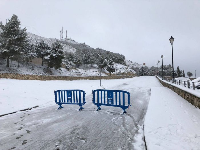 Cortados los accesos a los caminos de Los Jerónimos y San Isidro por la intensa nevada