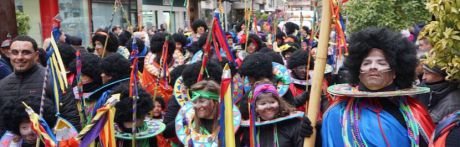 El desfile de Carnaval inunda las calles de color