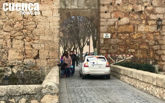 Comienza la instalación de cámaras que limitan el tráfico en el Casco Antiguo