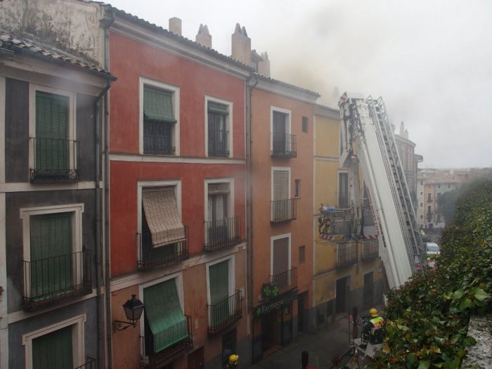 Desalojado un edificio de la calle Alfonso VIII por un incendio