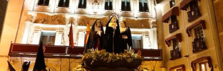 La Hermandad de 'Nuestra Señora de los Dolores y las Santas Marías' cautivan a la Cuenca Nazarena