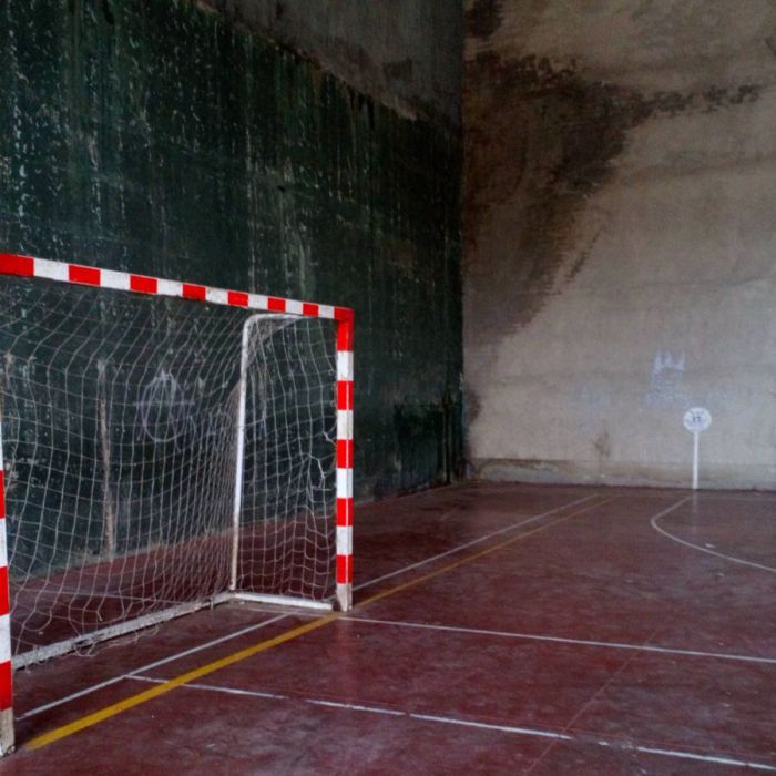 Siguen esperando la cesión del frontón del colegio Federico Muelas para iniciar el expediente de contratación de las obras