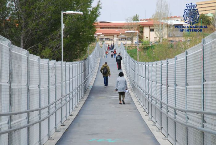 Detenidos tres jovenes por robo con violencia a un menor junto a la pasarela del parque de “Los Moralejos”