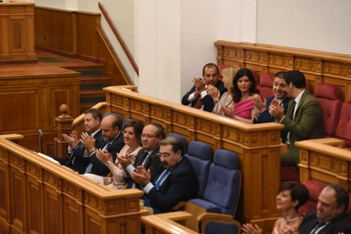 Catorce diputados juran y 19 prometen su escaño en las Cortes regionales