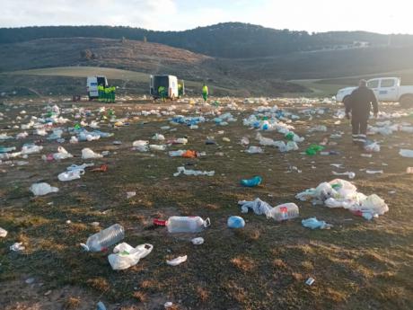 Los servicios de limpieza trabajan intensamente tras la celebración de Jueves Lardero