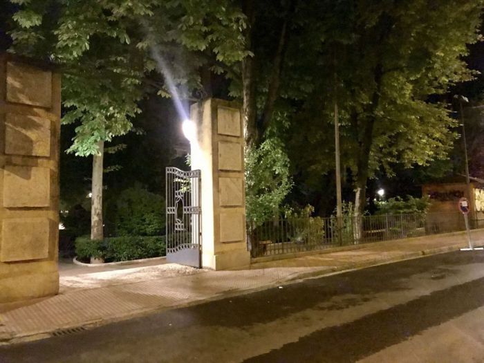 Consideran “escandaloso” gastarse 375.000 euros en tirar las verjas del parque San Julián