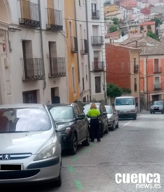 Comienzan a sancionar a los vehículos sin credencial en el Casco Antiguo