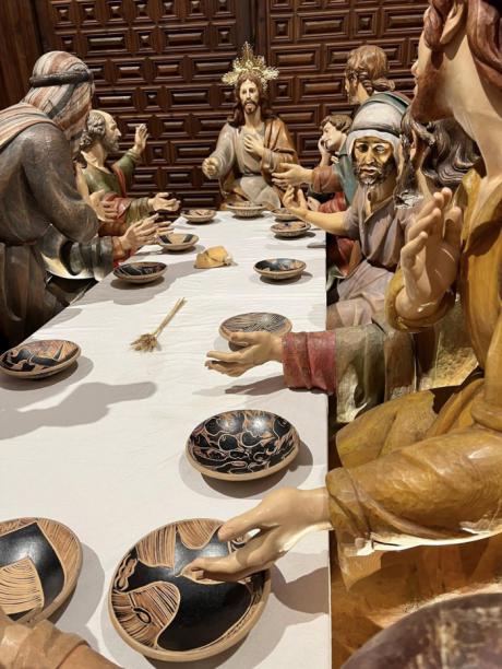 La Santa Cena estrenará este Miércoles Santo nuevos platos, obras del ceramista Pedro Mercedes