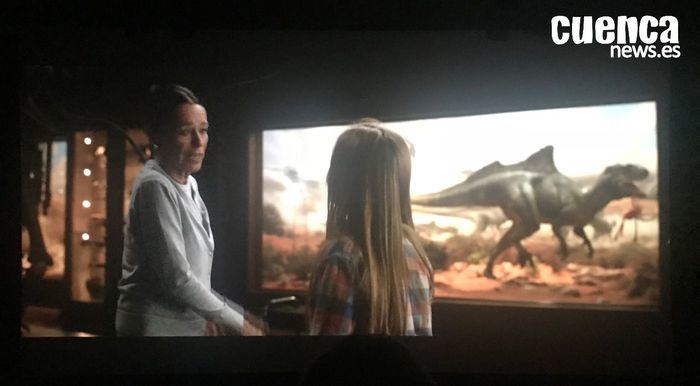 Fotograma de la película Jurassic Worl: el reino caído dónde se ve Concavenator Corcovatus