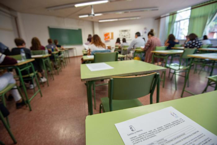 Los 12.172 aspirantes a las plazas de auxiliar técnico educativo y auxiliar de enfermería se examinan mañana en las cinco capitales de provincia