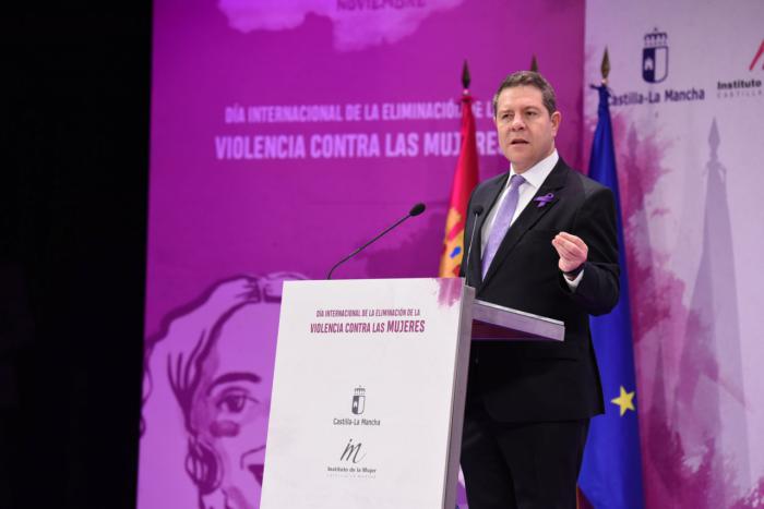 García-Page reivindica “la vida frente a cualquier ideología política” y recuerda que Castilla-La Mancha ha sido pionera en la protección de los menores huérfanos a causa de la violencia machista