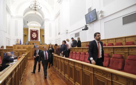 El PSOE abandona el pleno de la Cortes en la intervención de Benjamín Prieto