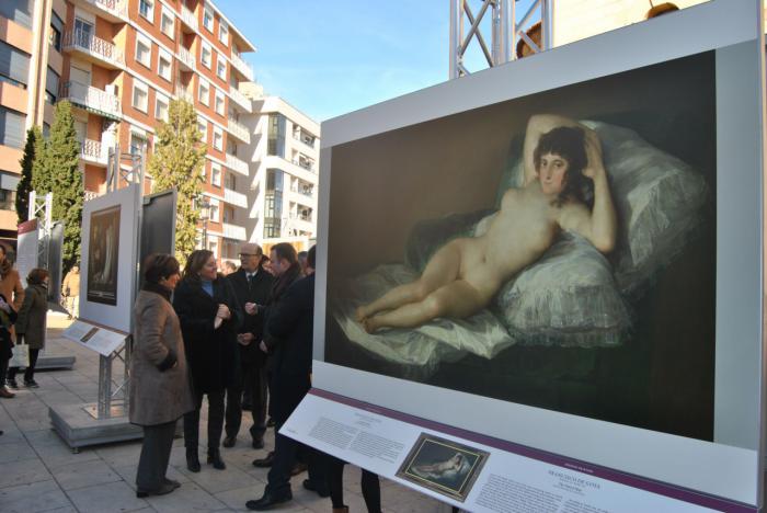 La consejera de Educación, Cultura y Deportes, Rosa Ana Rodríguez, asiste, en la Plaza Virgen de los Llanos de Albacete, a la inauguración de la exposición ‘El Prado en las calles’.