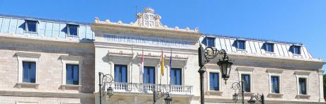 La Diputación recibe las demandas de la plataforma ciudadana "Serranía limpia y viva" frente al problema de las explotaciones porcinas industriales