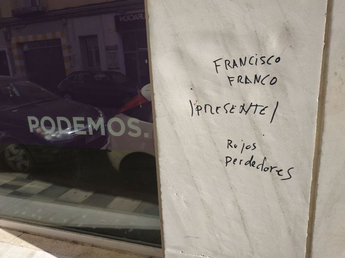 La sede de Podemos en Cuenca amanece con pintadas franquistas