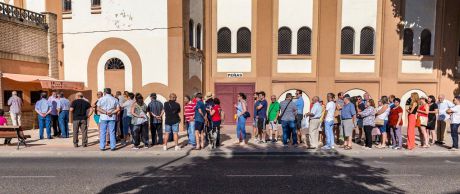 Largas filas para comprar las entradas de la feria taurina de San Julián