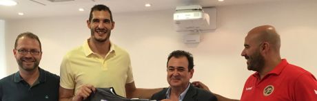 Ángel Montoro: "Quiero volver a disfrutar del balonmano y ser una pieza importante dentro del grupo"