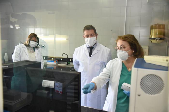 El presidente de Castilla-La Mancha, Emiliano García-Page, visita, en Talavera de la Reina, el Instituto de Ciencias de la Salud de la región, dependiente de la Consejería de Sanidad.