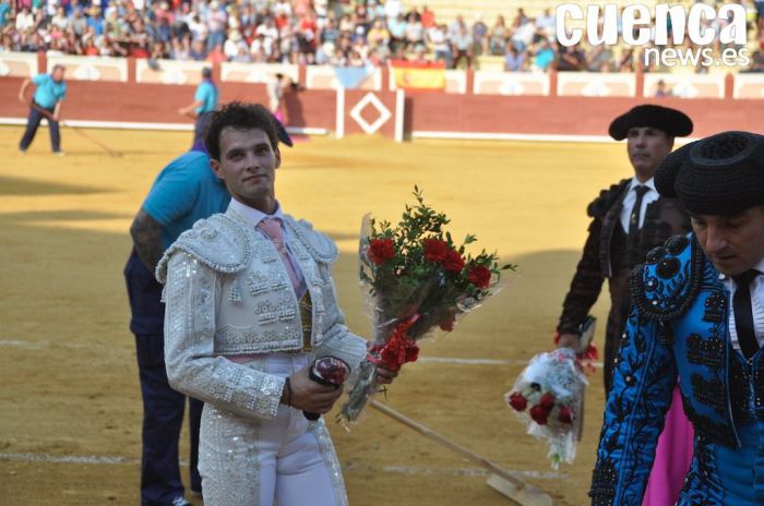 'El Gallo' corta una oreja en la tarde de su alternativa en la Feria Taurina de San Julián