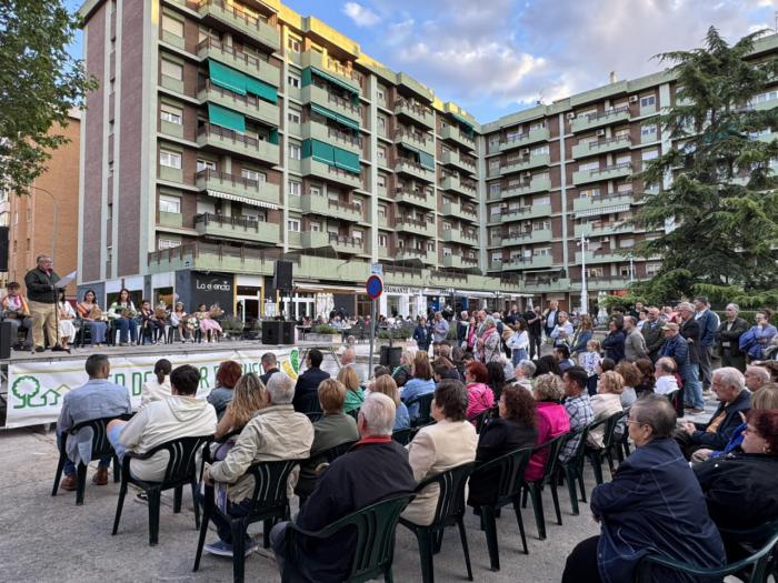Arrancan las fiestas del Barrio de San Fernando con la coronación de la Corte de Honor y el pregón de Luis Miguel González