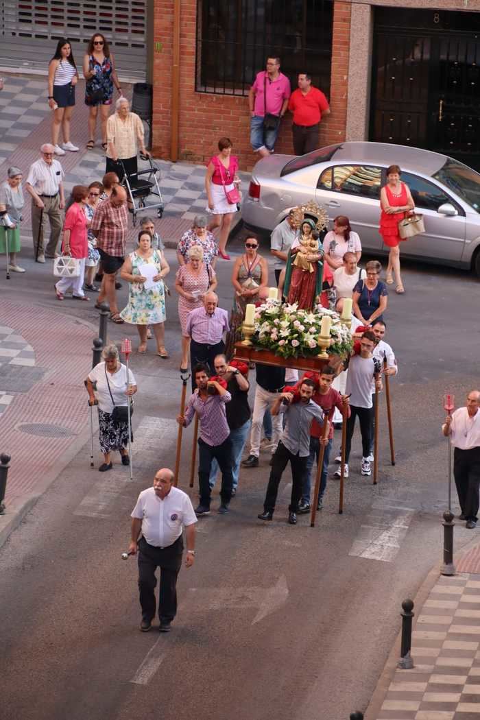 Los conquenses acompañan a la Virgen de la Nieves en su procesión por la capital