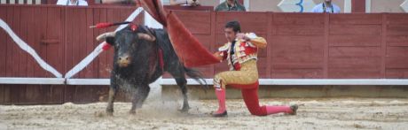 Los toreros tiran de gallardía para meterse en el barro y ofrecer una gran tarde en la cuarta de abono