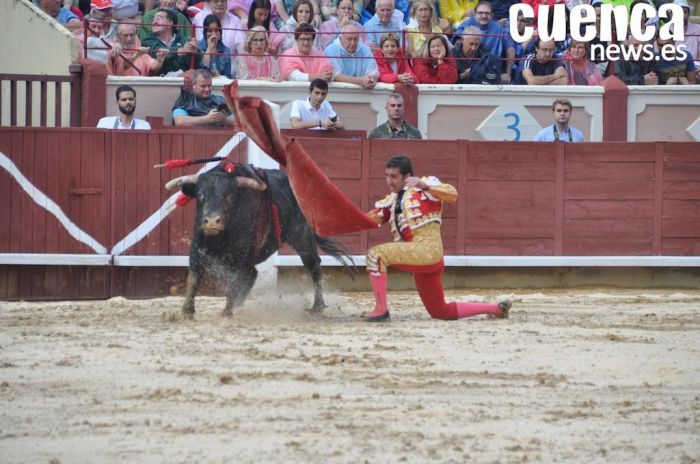 Los toreros tiran de gallardía para meterse en el barro y ofrecer una gran tarde en la cuarta de abono