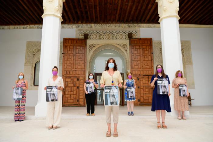 La consejera de Igualdad y portavoz del Gobierno regional, Blanca Fernández, presenta ‘Implícate’ la nueva campaña contra la violencia de género del Gobierno regional acompañada por la directora del Instituto de la Mujer y las delegadas de Igualdad. 