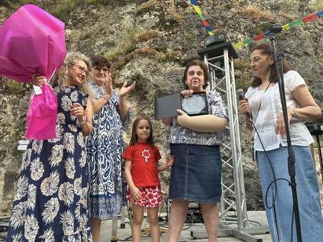 Tiradores Bajos inaugura sus fiestas en honor al Cristo del Amparo con el pregón de Raquel Carrascosa