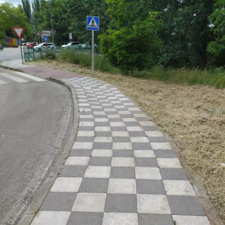 Continúan los trabajos de desbroce en los espacios verdes de Cuenca