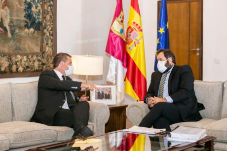 Núñez plantea a Page que Castilla-La Mancha lidere una Ley nacional para combatir la ocupación ilegal de viviendas