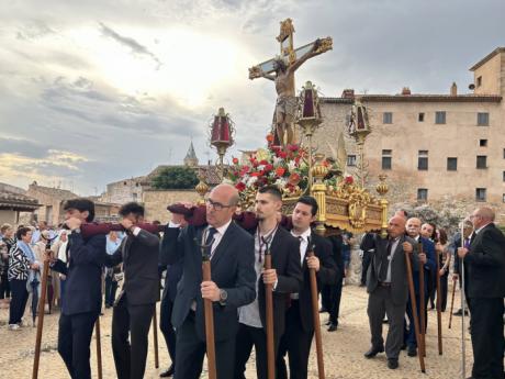El Santísimo Cristo del Amparo recorre las calles de Tiradores Bajos en su tradicional procesión