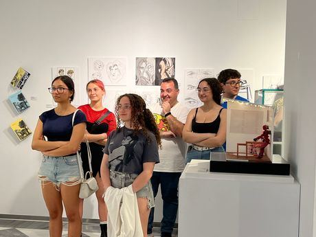 Alumnos de la Escuela de Arte Cruz Novillo exponen sus trabajos en la Sala Princesa Zaida