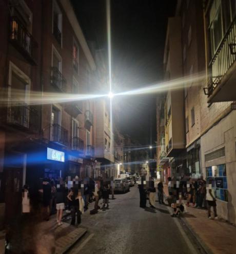 La Policía Local denuncia a un establecimiento de la calle Ramón y Cajal por incumplir la Ordenanza de Convivencia Ciudadana