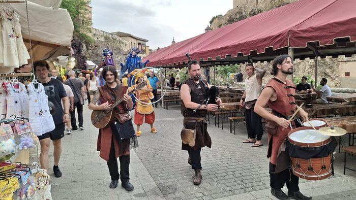 El Mercado Medieval transforma el Paseo del Huécar en un viaje al pasado durante todo el fin de semana